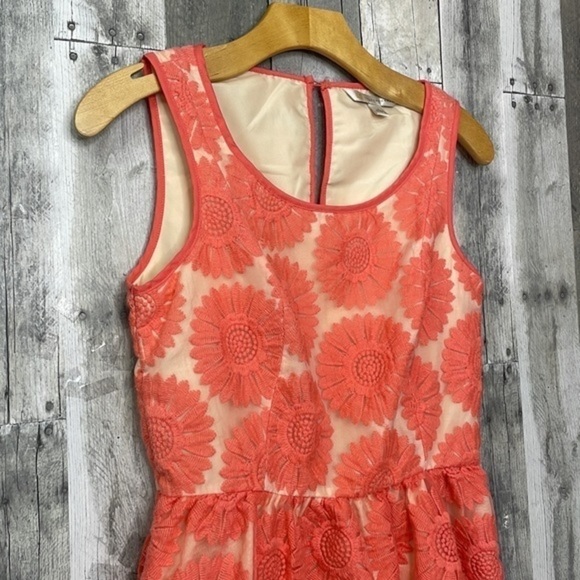 Lauren Conrad Coral & Cream Colored Sleeveless Midi Dress.Keyhole Back. Side Zip - Picture 2 of 14